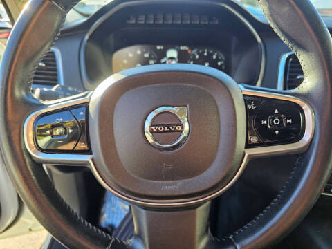 2017 Volvo XC90 T6 Momentum