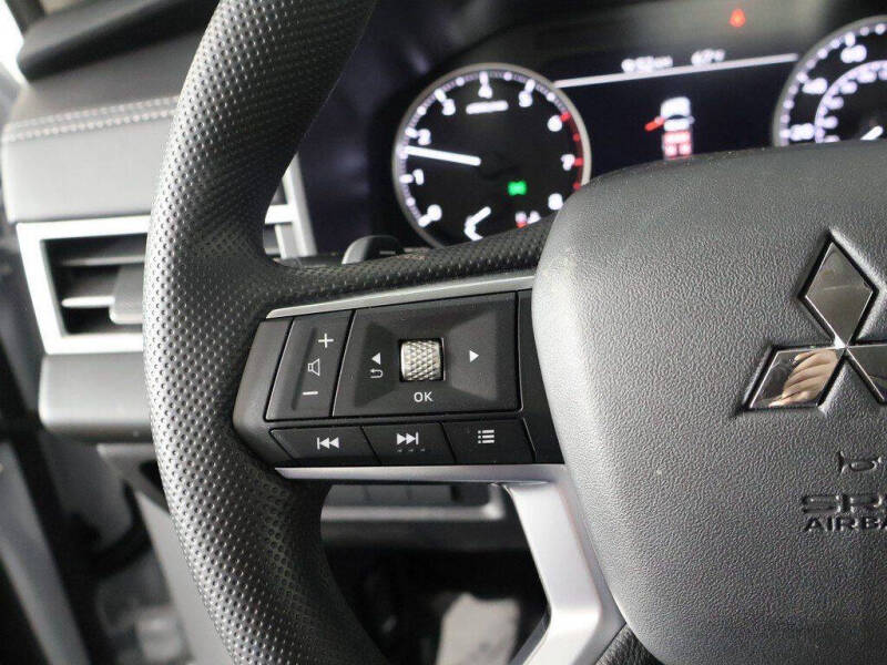 2026 Mitsubishi Outlander ES