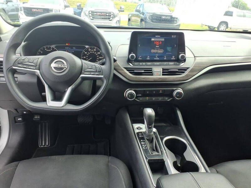 2024 Nissan Altima 2.5 SV