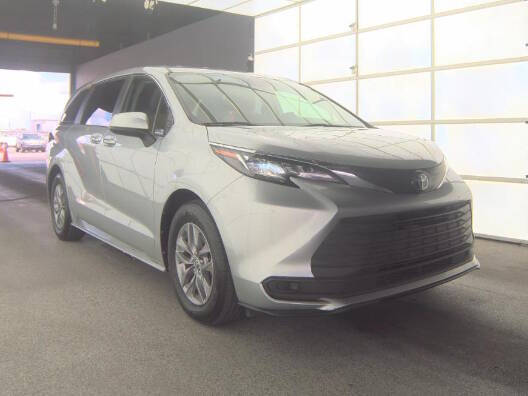 2023 Toyota Sienna LE 8-Passenger