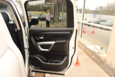 2017 Nissan Titan