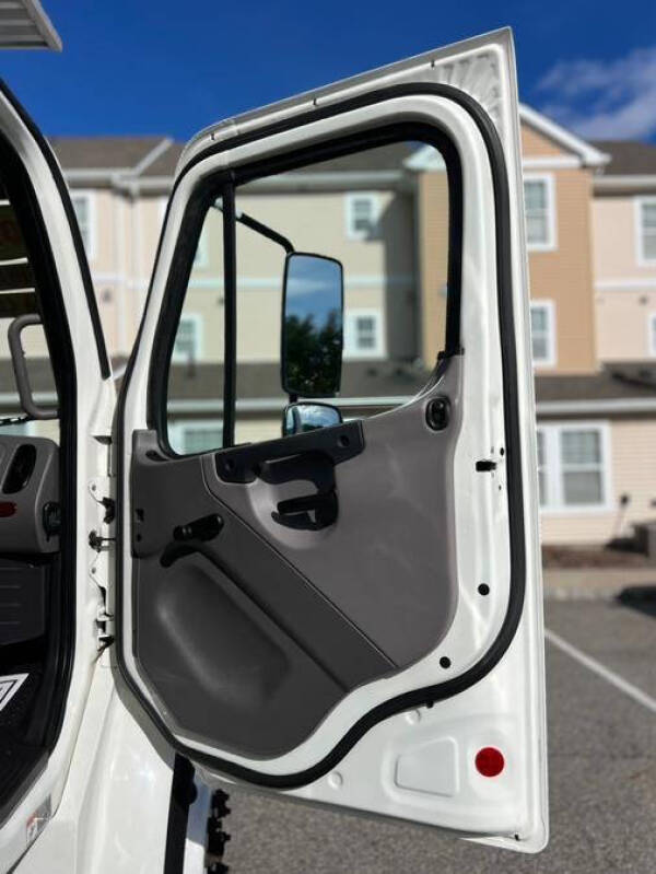 2020 Freightliner M2 106