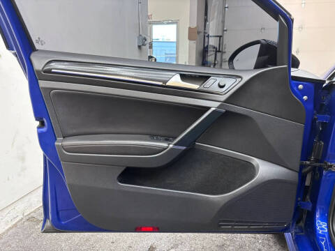 2017 Volkswagen Golf R 4Motion