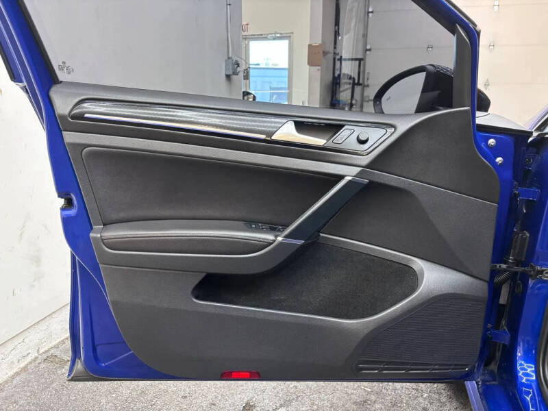 2017 Volkswagen Golf R 4Motion