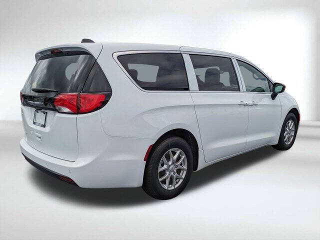 2026 Chrysler Voyager LX