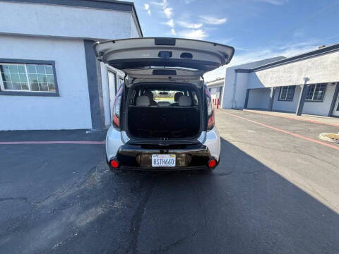 2016 Kia Soul +