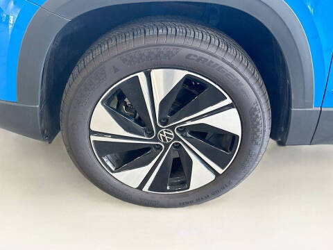 2025 Volkswagen Taos SE 4Motion