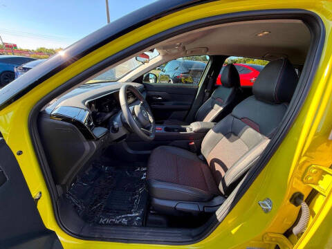 2025 Nissan Kicks SR
