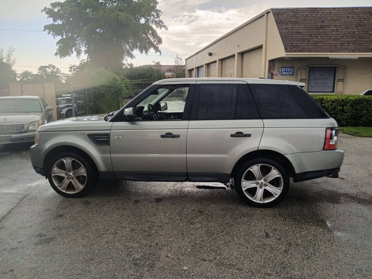 2010 Land Rover Range Rover Sport SUV / Crossover - $8,950
