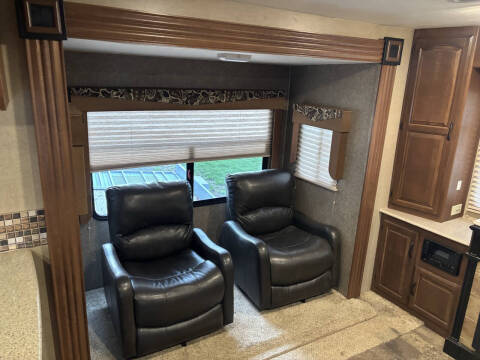 2015 Coachmen RV Freedom Express  298 Reds