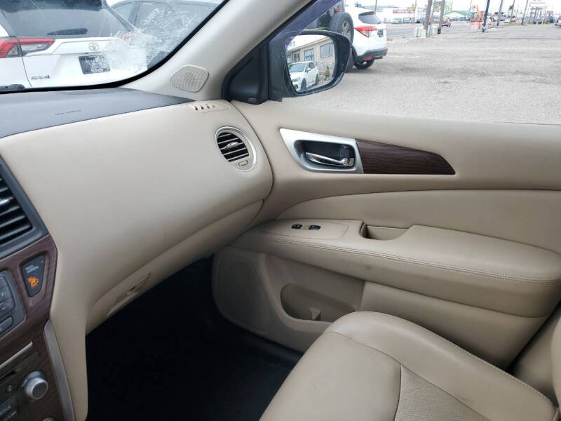 2017 Nissan Pathfinder Platinum