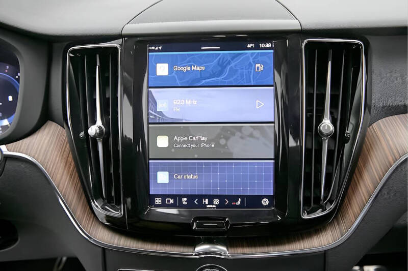 2023 Volvo XC60 B5 Plus Bright Theme
