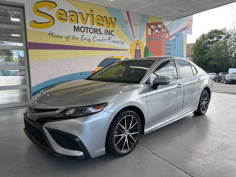 2022 Toyota Camry SE's photo