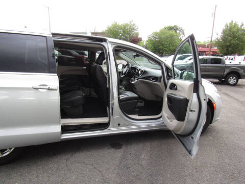 2024 Chrysler Pacifica Touring L