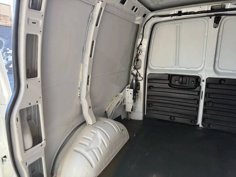 2022 GMC Savana 2500