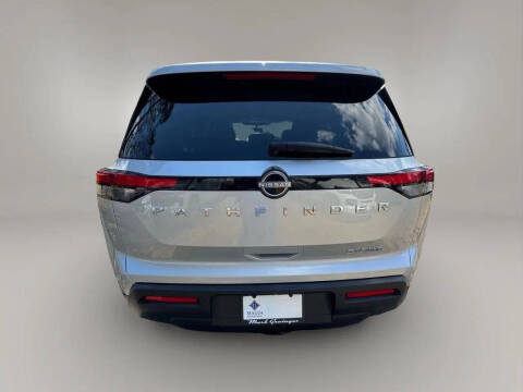 2022 Nissan Pathfinder SV