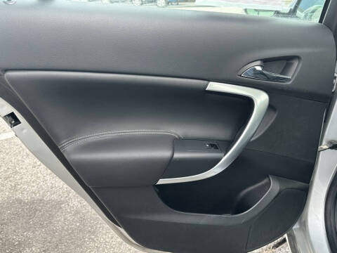 2013 Buick Regal Premium 1