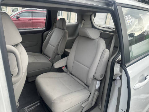 2015 Kia Sedona L
