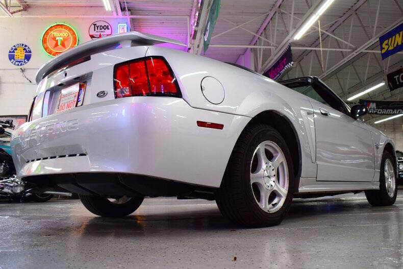 2004 Ford Mustang Deluxe