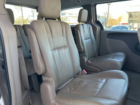 2016 Chrysler Town and Country Touring