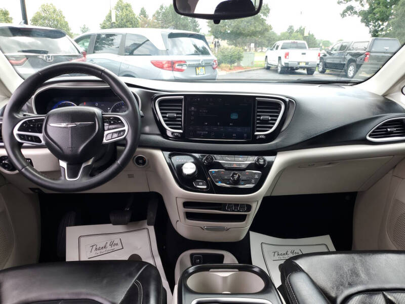 2023 Chrysler Pacifica Touring L