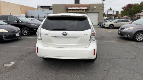 2012 Toyota Prius v Five