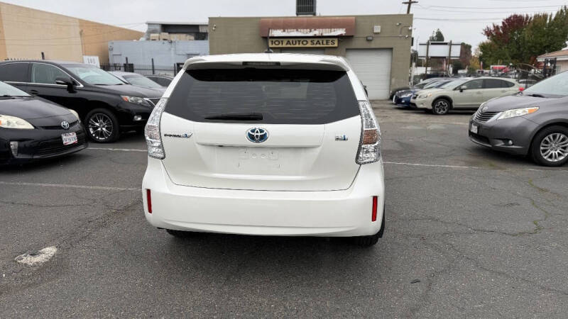 2012 Toyota Prius v Five