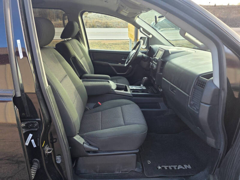 2015 Nissan Titan SV