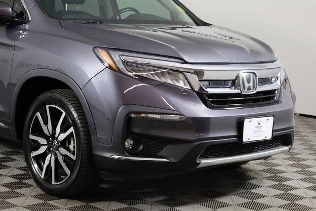 2019 Honda Pilot Touring w/Rear Captain's Chairs