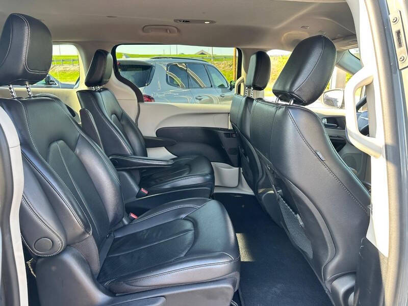 2022 Chrysler Pacifica Hybrid Touring L