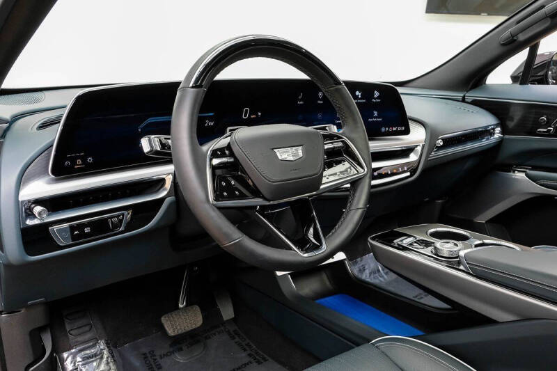 2024 Cadillac LYRIQ Luxury 3