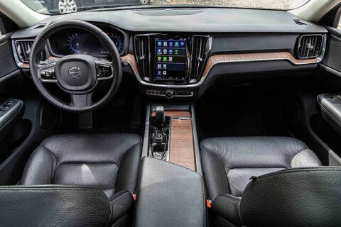 2024 Volvo S60 B5 Plus Dark Theme