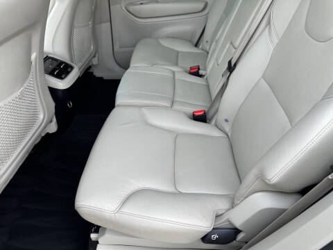 2020 Volvo XC90 T5 Momentum