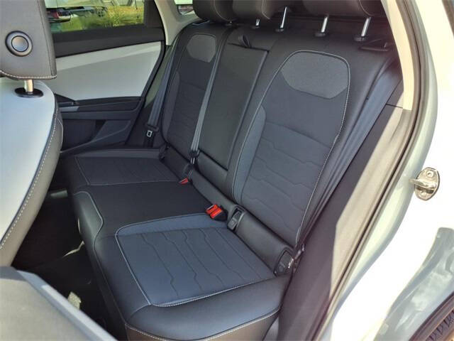 2025 Volkswagen Taos SE