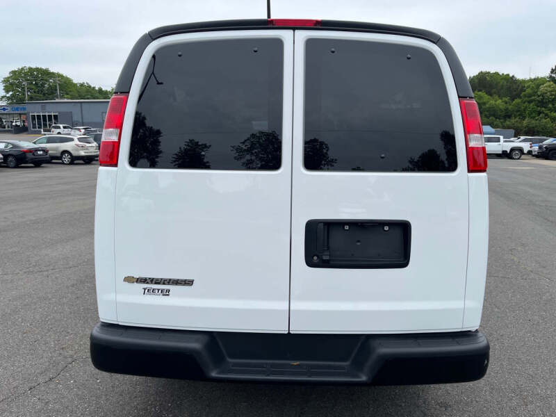 2025 Chevrolet Express LS 3500