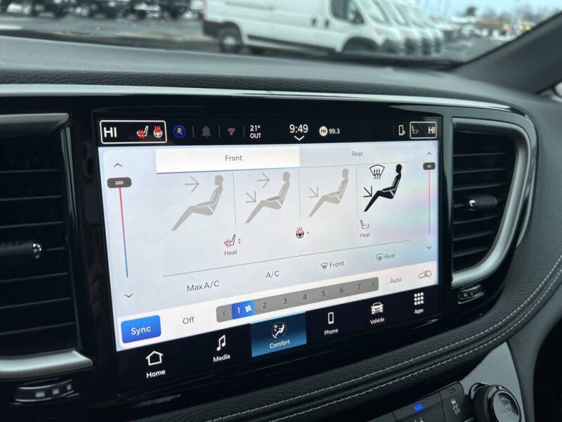 2026 Chrysler Pacifica Select