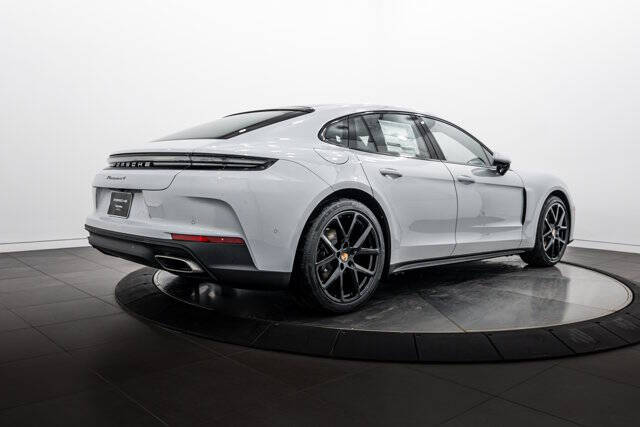 2026 Porsche Panamera 4