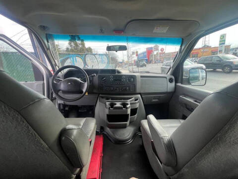 2011 Ford E-Series E-150 XLT