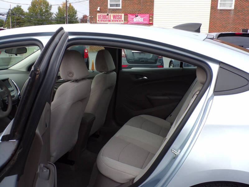 2018 Chevrolet Cruze LS Manual