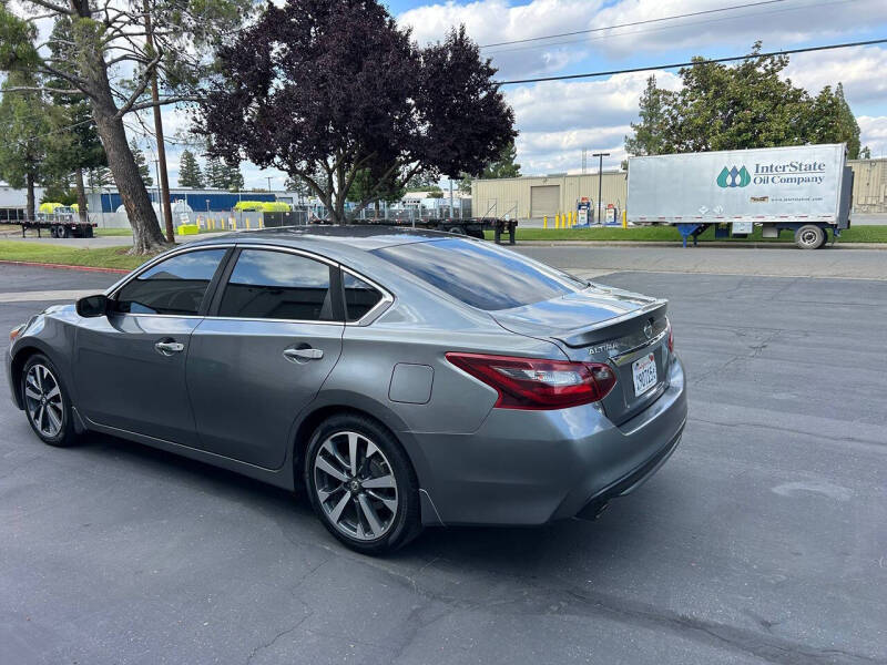 2017 Nissan Altima SR - Photo 9