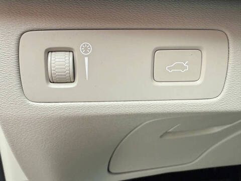 2017 Volvo XC90 T6 Momentum