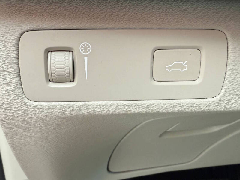 2017 Volvo XC90 T6 Momentum