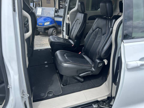 2017 Chrysler Pacifica Touring-L