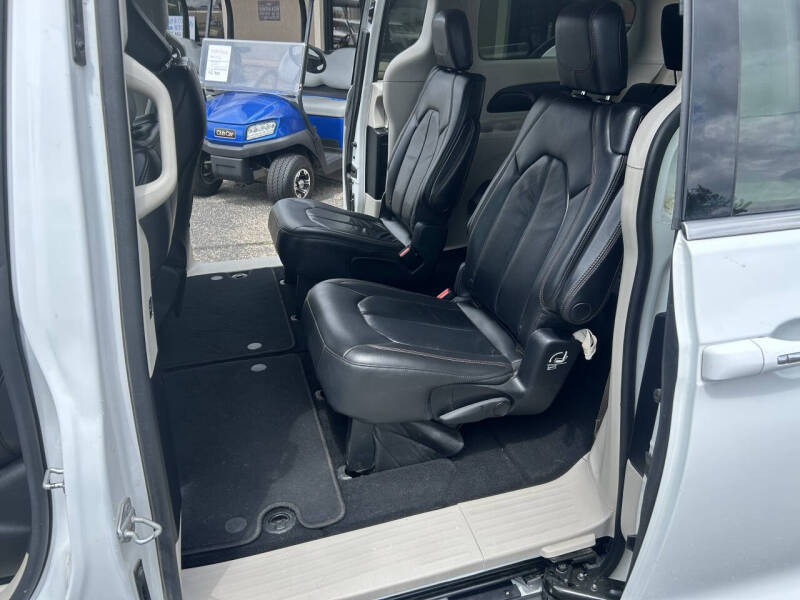 2017 Chrysler Pacifica Touring-L