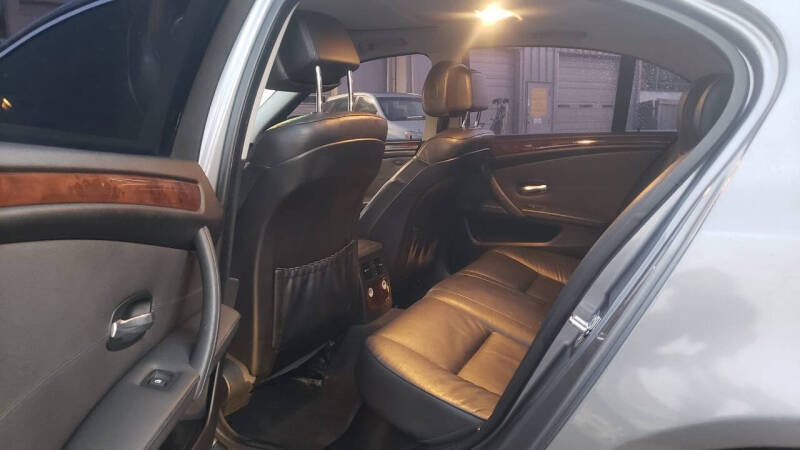 2009 BMW 5 Series 528i