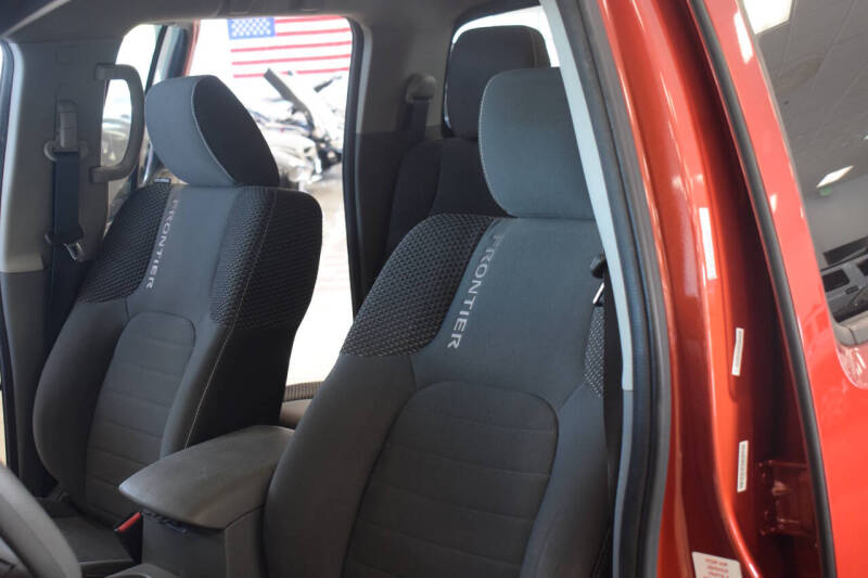2015 Nissan Frontier Desert Runner