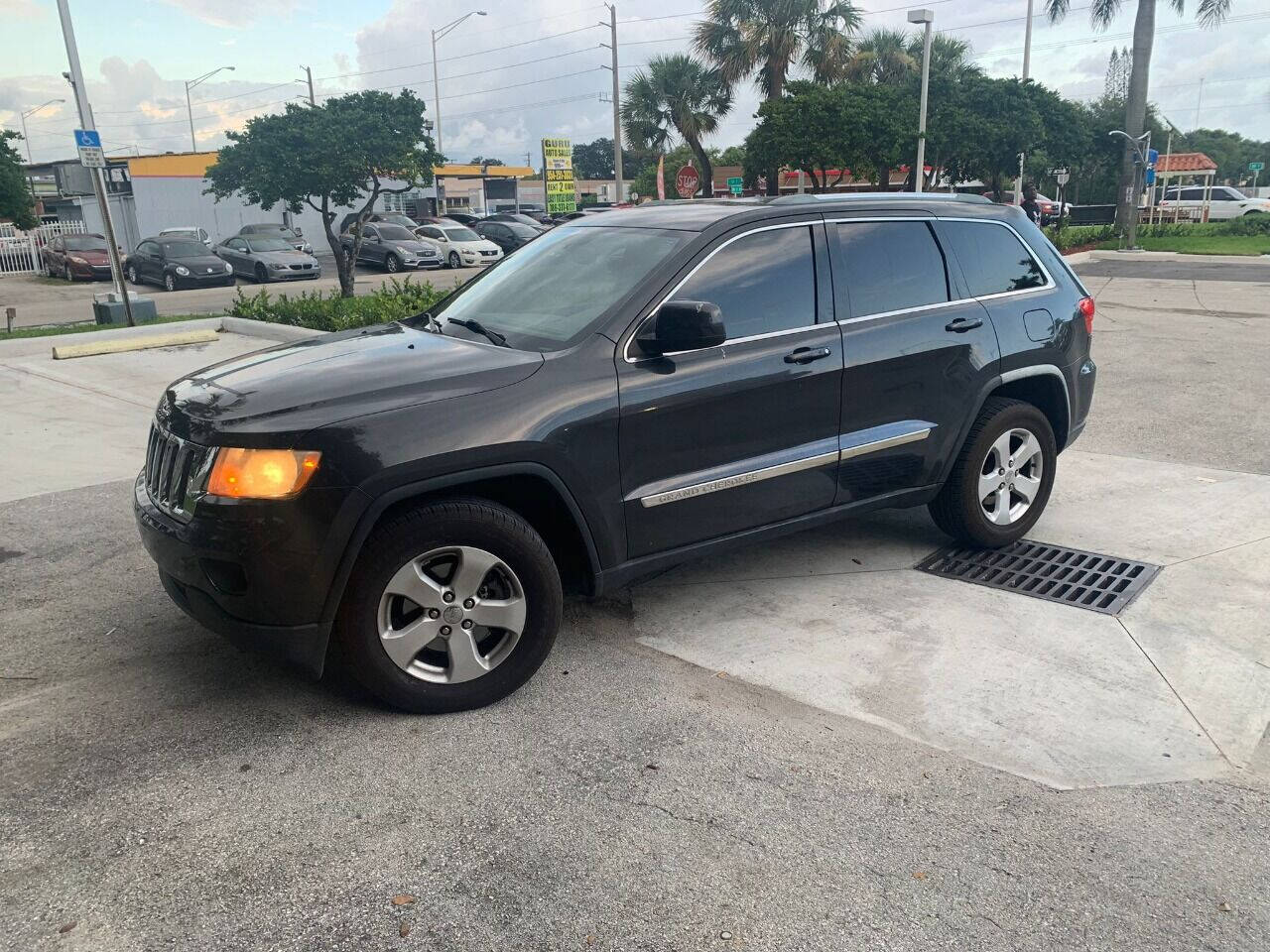 2011 JEEP Grand Cherokee SUV / Crossover - $9,500