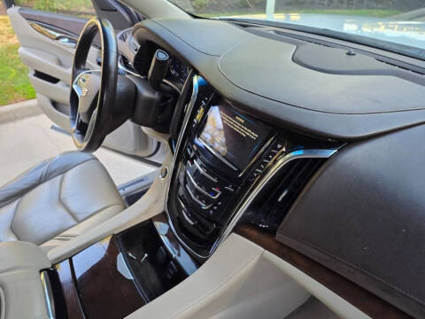 2017 Cadillac Escalade Luxury