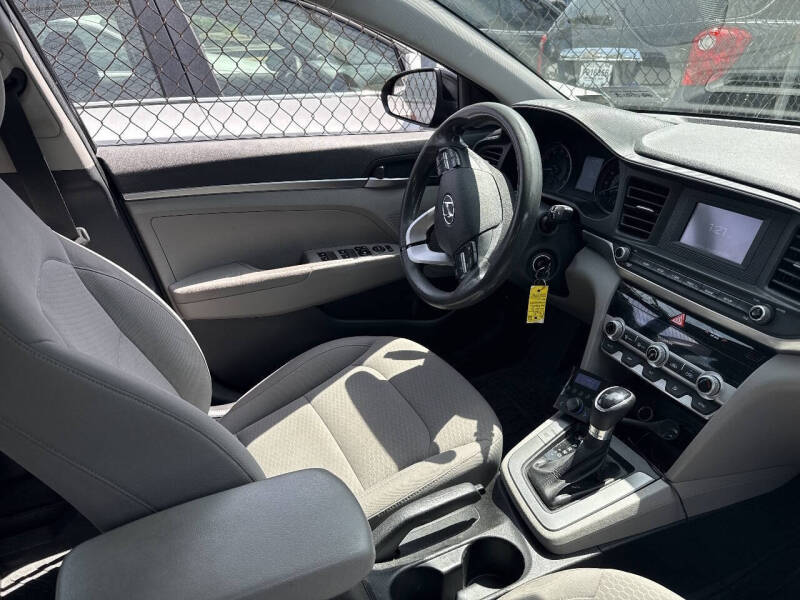 2020 Hyundai Elantra SE