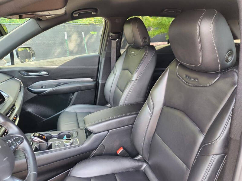 2025 Cadillac XT4 Premium Luxury